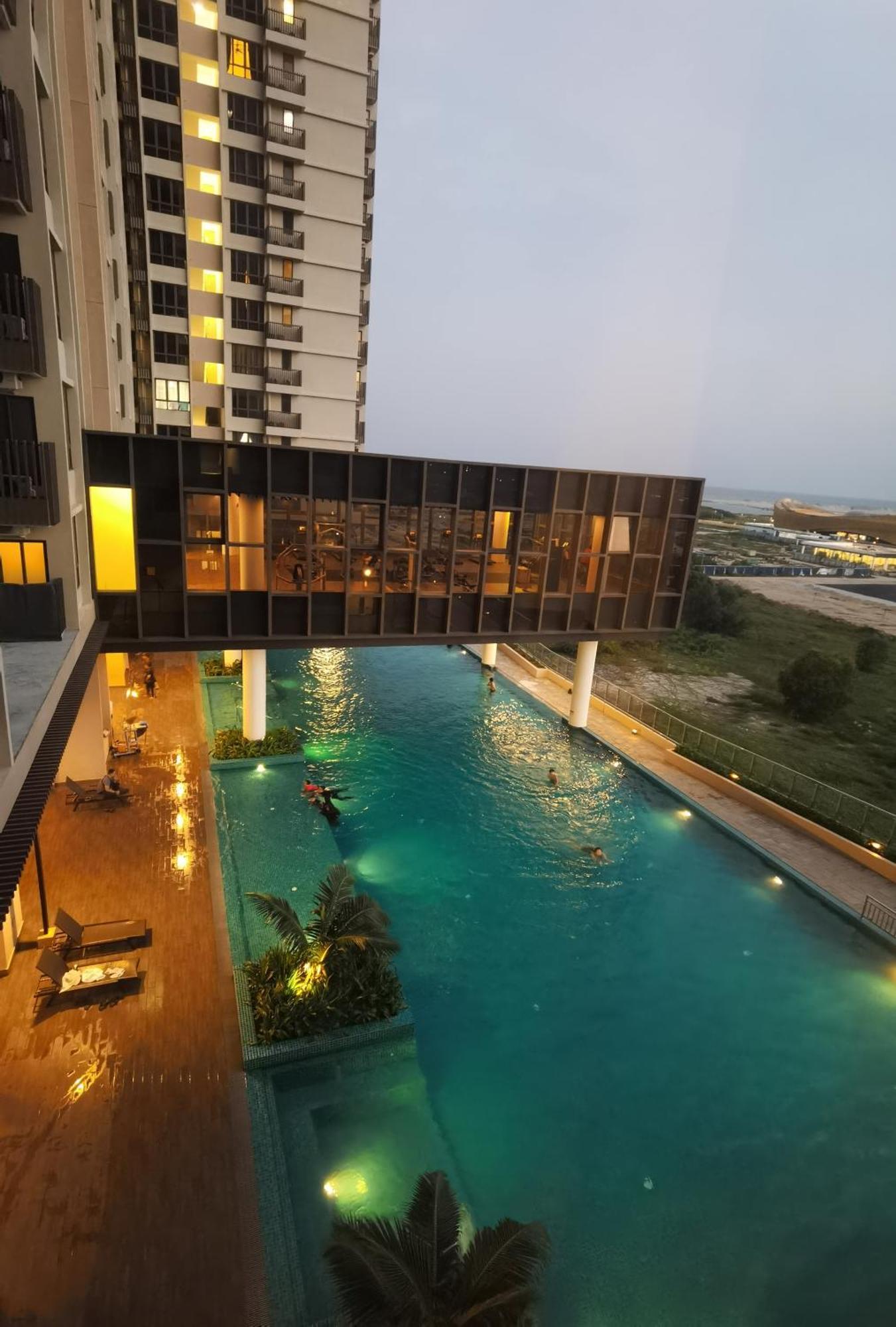 Luxury Couple Suites L Free Netflix L Massage Chair L Bathtub L Wifi 200Mbps L Town Area Bali Residence Malacca Room photo